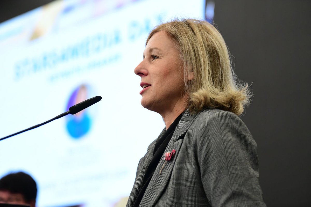 Věra Jourová tweet media