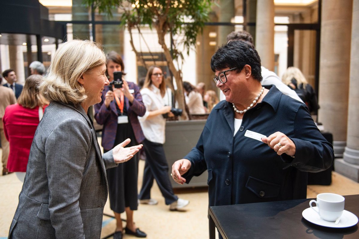 Věra Jourová tweet media