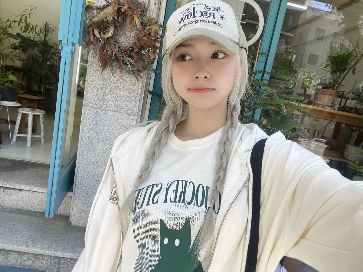 iMe_Dreamnote's tweet photo. 가을아 어서 와🍁🍂💛 

#드림노트 #은조 #DreamNote #Eunjo https://t.co/8UcnWPPn3T