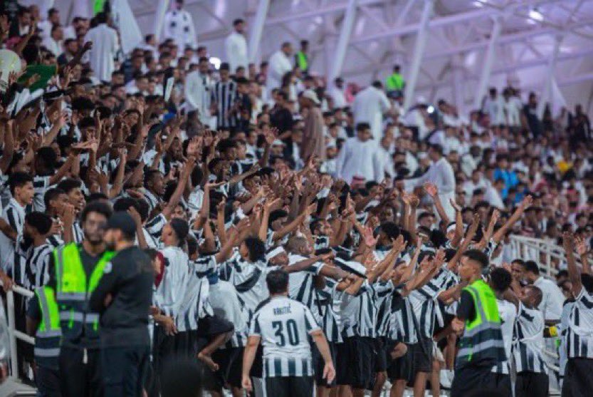 🚨🚨🚨🚨🚨🚨 صحيفة EL ESPAÑOL :

إذا كان الهلال يشعر وكأنه ريال مدريد العربي 

فإن #الشباب يرى نفسه مثل أتلتيكو مدريد 

ذلك الفريق الشعبي ذو التاريخ المحكوم عليه الآن بمواجهة اندية صندوق الاستثمارات القوية