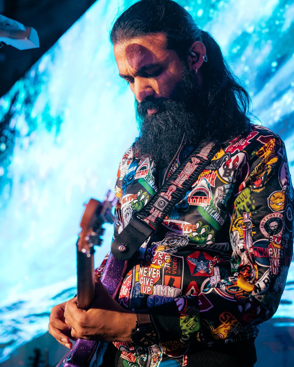 swarathma (@swarathma) on Twitter photo Kahan se aayee, kahan hai jaana 🌊
<a href="/dynasly/">Varun Murali</a>
📸: Grey Labs Media
#Swarathma #Pyaasi #Music #Folk #Rock #India #IndianMusic Kahan se aayee, kahan hai jaana 🌊
<a href="/dynasly/">Varun Murali</a>
📸: Grey Labs Media
#Swarathma #Pyaasi #Music #Folk #Rock #India #IndianMusic
