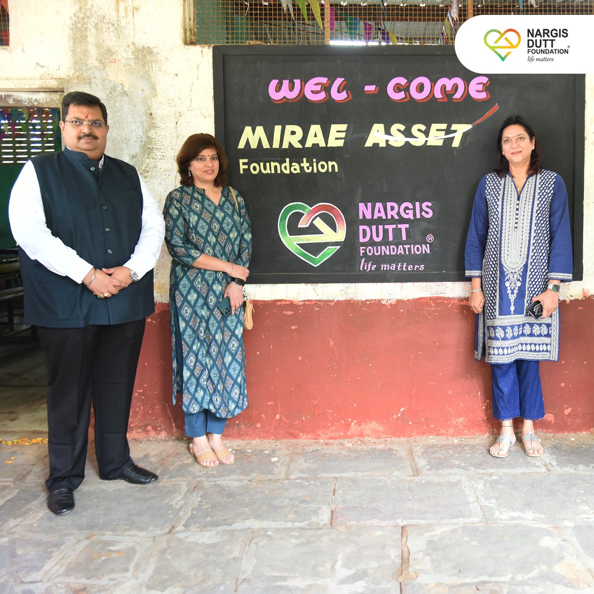 ND_Foundation's tweet photo. We are grateful for the opportunity to partner with @MAFoundation_IN in supporting the construction of toilet blocks for boys and girls at KBH Vidyalay Harsul in Trimbakeshwar, Nashik.
(1/2)

#NargisDuttFoundation #LifeMatters #MiraeAssetFoundation #ToiletFacilities https://t.co/eoCzXkaPJO