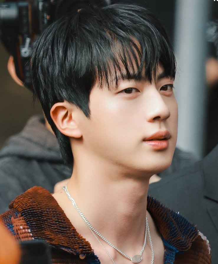 btszedl's tweet photo. آقایی به قصد رنده کردن اینجاست.
FACE OF GUCCI JIN
JIN AT MILAN FASHION WEEK
#JinxGucciSS25 #GucciSS25
#GucciIstante @gucci https://t.co/GCYS6FjAnD