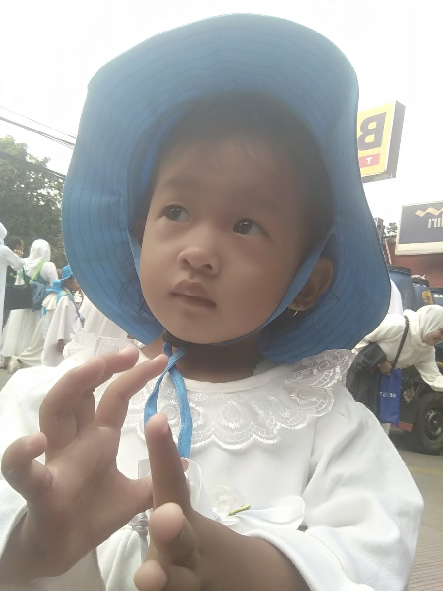 DetiDestia's tweet photo. cukupkan rejeki anak anakku ya alloh 🤲 https://t.co/tWNFJDfFcl