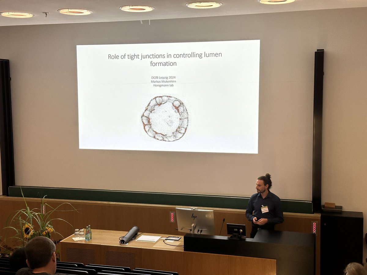 Ulrich Schwarz (also @ulrichschwarz.bsky.social) (@schwarzulrich) on Twitter photo The 2024 annual meeting of the German Biophysical Society #DGfB at Leipzig now is in full swing. After a great opening ceremony yesterday evening at the Paulinum, with a talk by Johannes Krause from <a href="/MPI_EVA_Leipzig/">MPI-EVA Leipzig</a>, the first morning was full of interesting biophysics talks, The 2024 annual meeting of the German Biophysical Society #DGfB at Leipzig now is in full swing. After a great opening ceremony yesterday evening at the Paulinum, with a talk by Johannes Krause from <a href="/MPI_EVA_Leipzig/">MPI-EVA Leipzig</a>, the first morning was full of interesting biophysics talks,