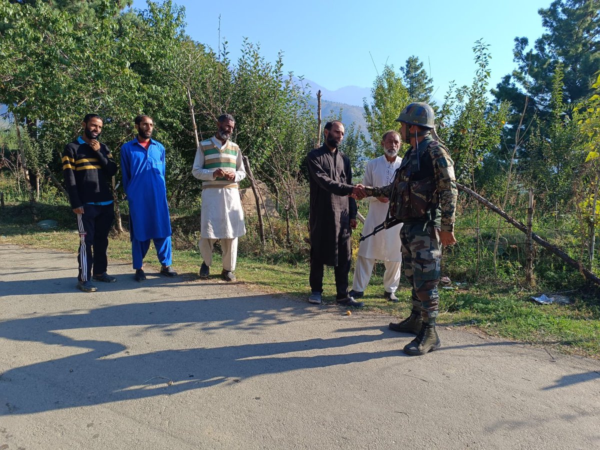 WularBattalion's tweet photo. The Assam Rifles has always been committed to the welfare of the people of Kashmir Valley. As a part of Indian Army's ongoing efforts to promote peace and stability in the region a KHAIRIYAT PATROL was carried out by kaitsan army camp of wular Battalion. https://t.co/HJlHWf5Fjd