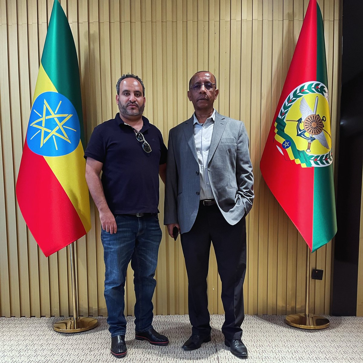 ጋዜጠኛነት ሃገር መውደድን ሰው አክባሪነትን ስነስረዓትን አዳማጭነትን ማስረዳትን.... ከጋዜጠኛ ሲሳይ አጌና መማር ያስፈልጋል:: ሲሳይ ፍጹም የተረጋጋ አስተዋይ ግራ ቀኙን የሚመለከት ደፋርና ጎበዝ ኢትዮጵያዊ ጋዜጠኛ ነው:: ስንት አለሌ ጋዜጠኛ