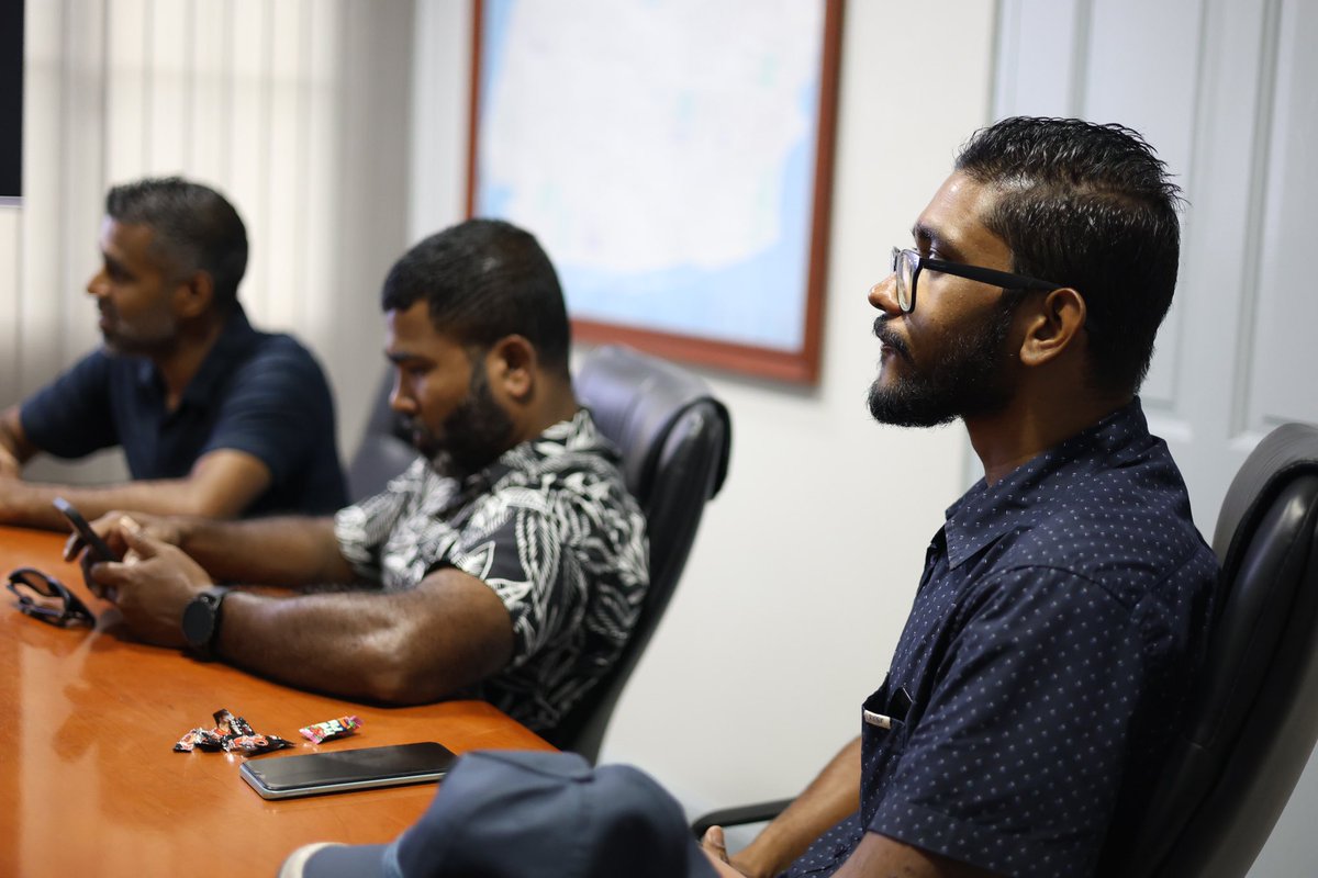 TrafficPoliceMv's tweet photo. ބްރިޖް އެންޑް ހައިވޭ ޕޮލިސްގައި މަސައްކަތް ކުރައްވާ މުވައްޒަފުނަށް އެއްގަމު ދަތުރުފަތުރުގެ ޤާނޫނާއި ޤަވާއިދުތައް ތަންފީޡު ކުރުން ހަރުދަނާކުރުމާގުޅޭގޮތުން ކުރިއަށްގެންދާ ޓްރެއިނިންގ ސެޝަންތަކުގެ ތެރެއިން..
ރައްކާ2024
#rakka2024
#amalundhakkaanan
#policemv
#roadsafety

@PoliceMv https://t.co/Y8DsRn0eYK