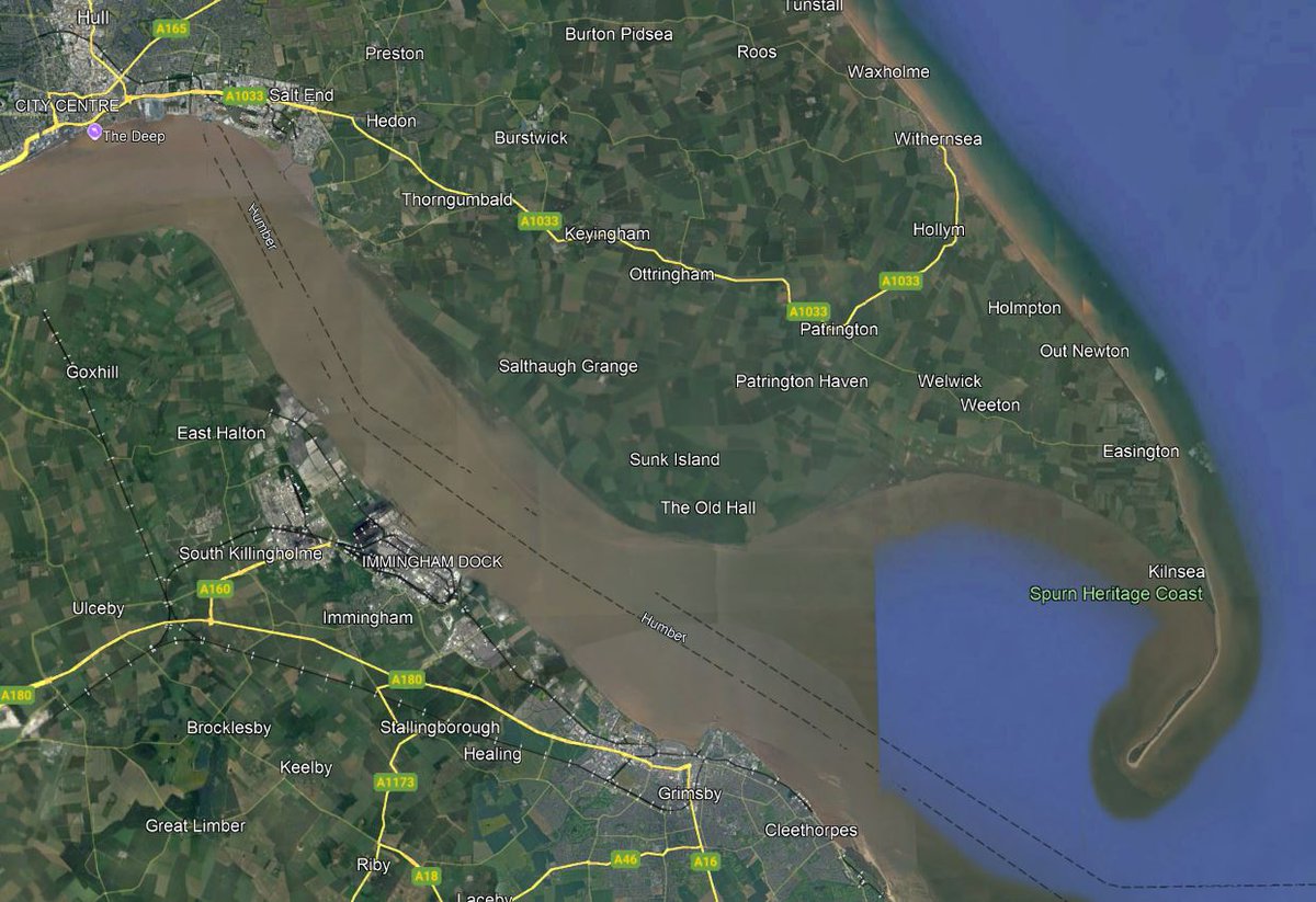 Great survey near Withernsea last week. North Sea and wind turbines to front, fields to rear... #surveyor #surveyors #surveying #RICS #rpsa #withernsea #hull #kingstonuponhull #eastyorkshire #northsea #seaside #coastalliving #farming #arable #windfarm #renewablepower #windturbine