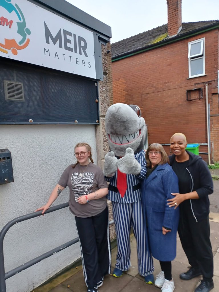 Today we’re in #Stoke with <a href="/SLSEngland/">Stop Loan Sharks England</a> &amp; <a href="/MoneywiseTeam/">Potteries Moneywise (part of Citizens Advice)</a> 
We’ve been at #Meir Matters Community Lounge with Darren &amp; the hub team as well as local residents. <a href="/KarenhobsonML/">Karen Hobson</a> was there talking about our wraparound services.
Next stop, #Hanley Indoor Market. 
#FinancialInclusion