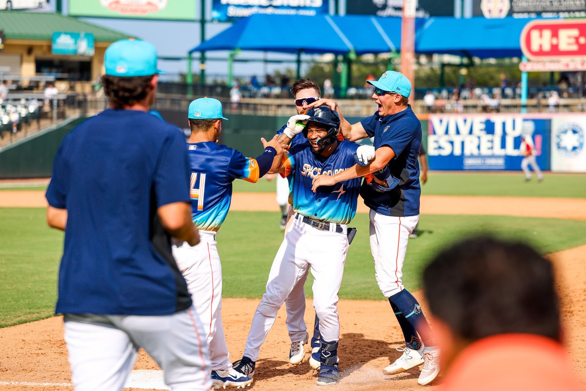AstrosPlayerDev's tweet image. Yesterday, manager Mickey Storey and the 2024 @SLSpaceCowboys recorded their 93rd win of the season, most in the Pacific Coast League since 1981.
On Tuesday evening, Sugar Land will host Reno in the first game of the #PCL Championship.