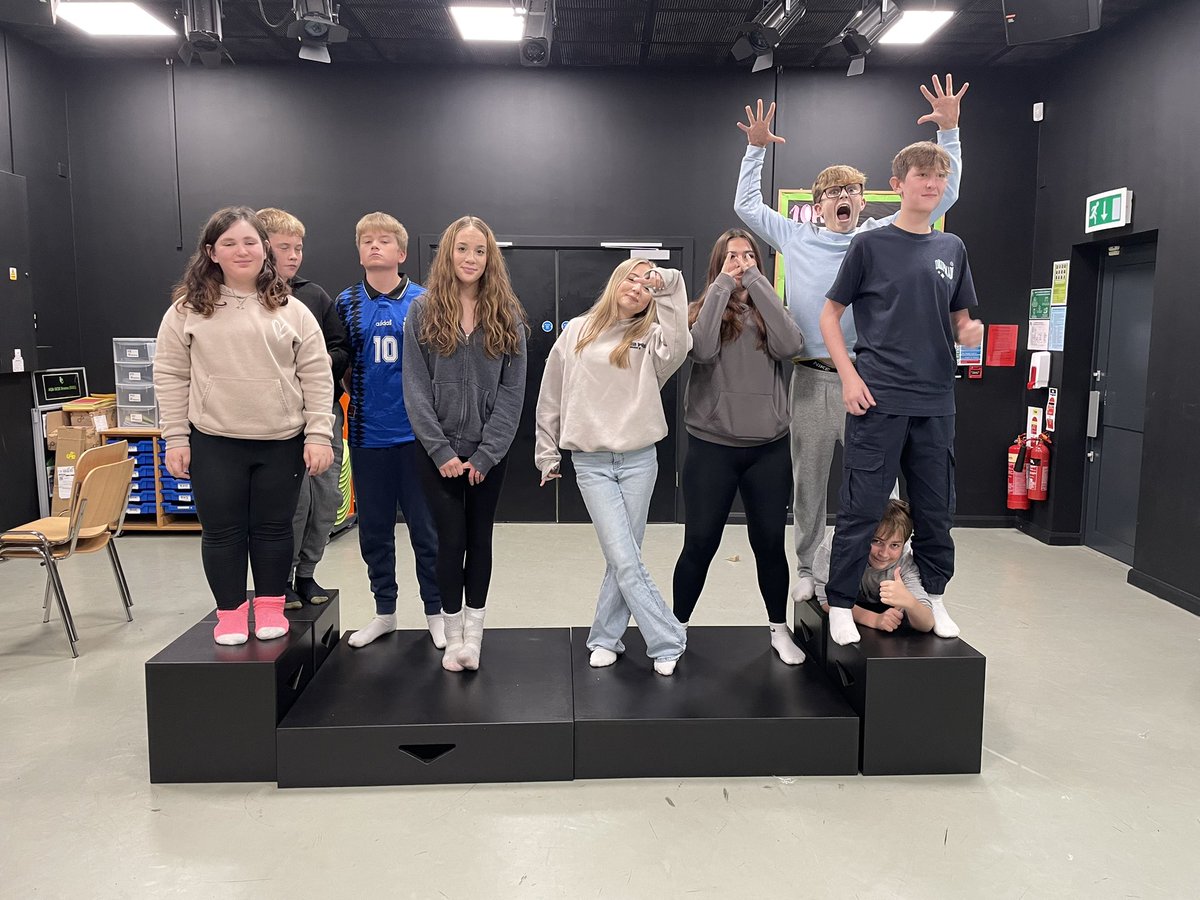 Y10 helped me to open my special delivery! New drama blocks 🎭 <a href="/LuttHigh/">Lutterworth High</a>