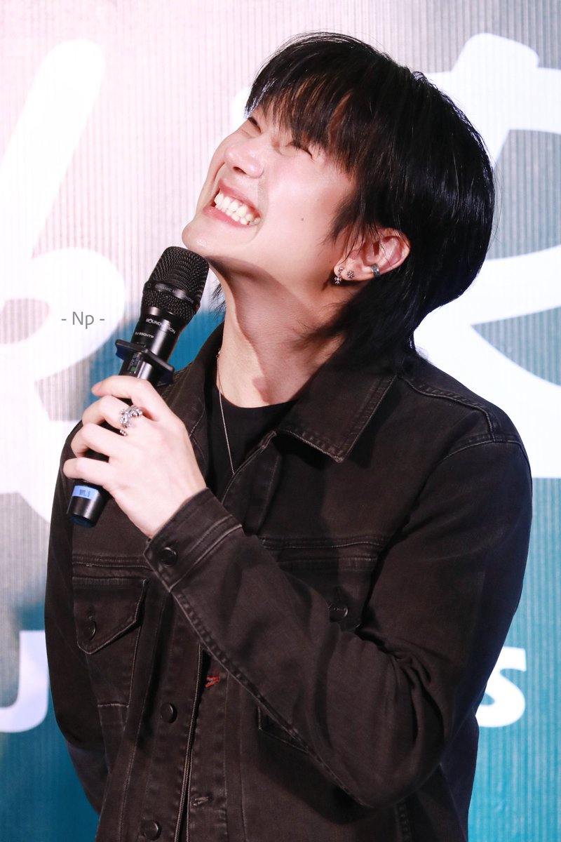 ยิ้มให้แบบที่ว่า ยืนอยู่ชั้น4 ยังมองเห็นฟันเธอครบทุกซี่ 😬

Build Wearing Denim
#RBSJackRusselXBuild
#BuildJakapan 
<a href="/JakeB4rever/">BIU.</a>