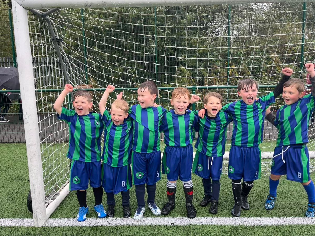 jaydeyb's tweet photo. Our u7 greens looking official and happy to be in their new blue and green kit 💚💙⚽️ 
#woodleyalbion #wajfc #woodley #blueandgreenarmy https://t.co/V3ORX9O0xy