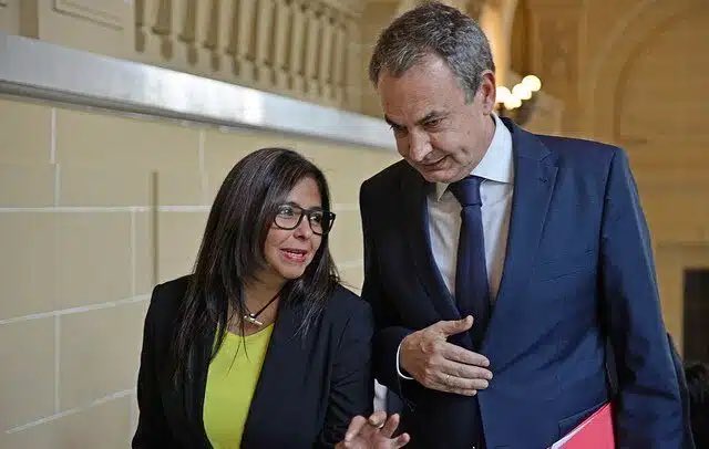 Y lo conoce muy bien. 

———
Julio Borges: «Zapatero es una especie de asesino en serie de la democracia».

El expresidente de la Asamblea Nacional venezolana denuncia que «los tres hermanos Rodríguez —Jorge, Delcy y Rodríguez Zapatero— actúan como un combo bajo el disfraz del