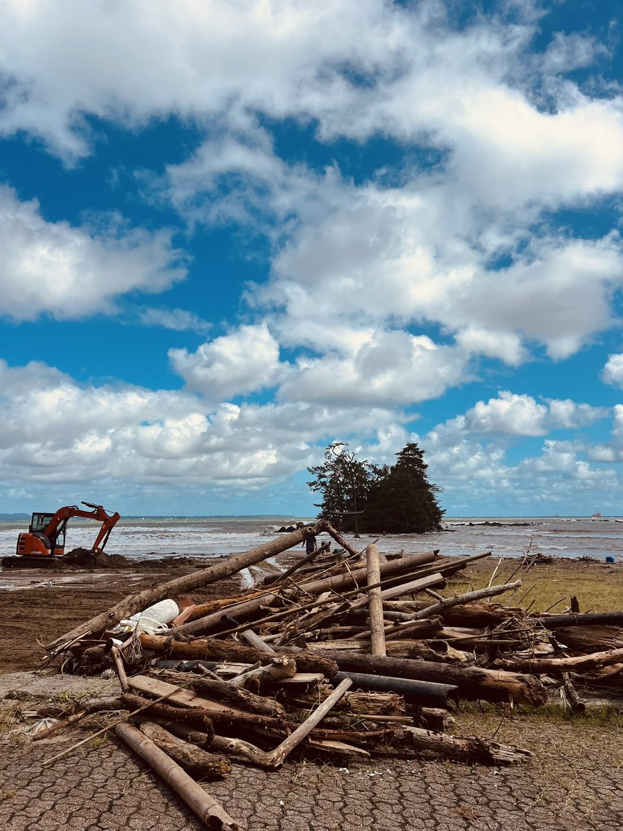 地震があってそれでも乗り越えようと復興に向かってる中での今回の水害。
皆様既に疲弊してらっしゃるので、頑張り過ぎないでください。
古民家と店舗の方ですが、何とか無事でした🙇‍♂️