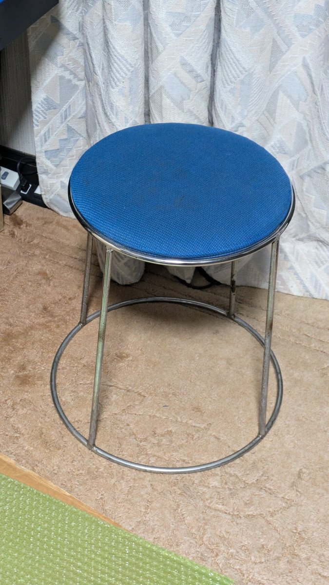 9jX4yk9cyGXIYyB's tweet image. なんとか連休の間に片付けが完了しました!!
今回ハーフテーブル筐体の導入によりアーケードゲームが2台稼働出来る様になりました!!😆👍
テーブル筐体の方もステレオ用にスピーカーも棚の上に設置しています!!
#片付け #テーブル筐体 #アーケード基板 #ストリートファイター2 #沙羅曼蛇