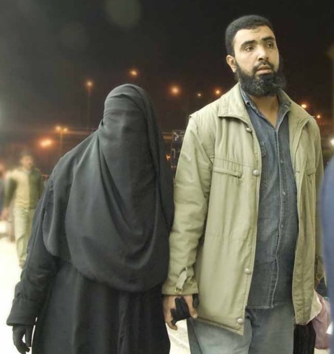 lady_habsburg's tweet photo. ☪️ Según la ideología ‘woke-progre’, esta foto muestra el feminismo empoderador de la mujer en el islam…

🏳️‍🌈 Según la ideología ‘queer’, esta foto muestra lo que hay que defender y por lo que hay que luchar…

🌹 Según la ideología socialista, esta foto muestra el enriquecimiento cultural, la tolerancia y el respeto…

🙋🏼‍♀️ Europeos, occidentales del mundo, luchemos para que esta foto jamás represente a nuestra sociedad libre y democrática, esto va contra la humanidad