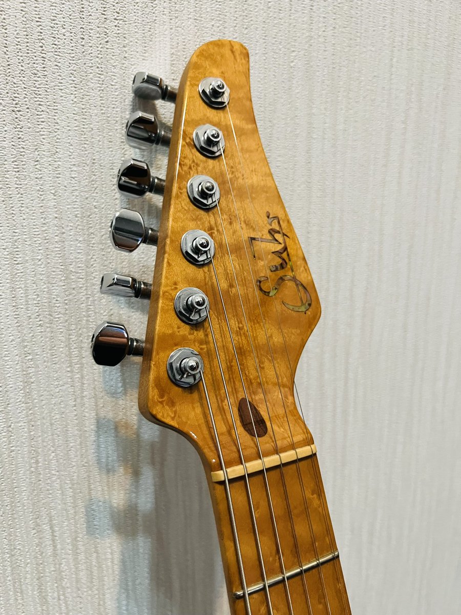 Datto_N's tweet image. 自宅でちょっと弾く時に手に取るのは、この子なことが圧倒的に多い。
本当に弾きやすくて素晴らしい！
一生手放さないギター。
#Suhr