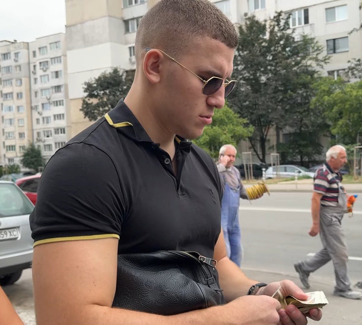 LeedsLad tweet media