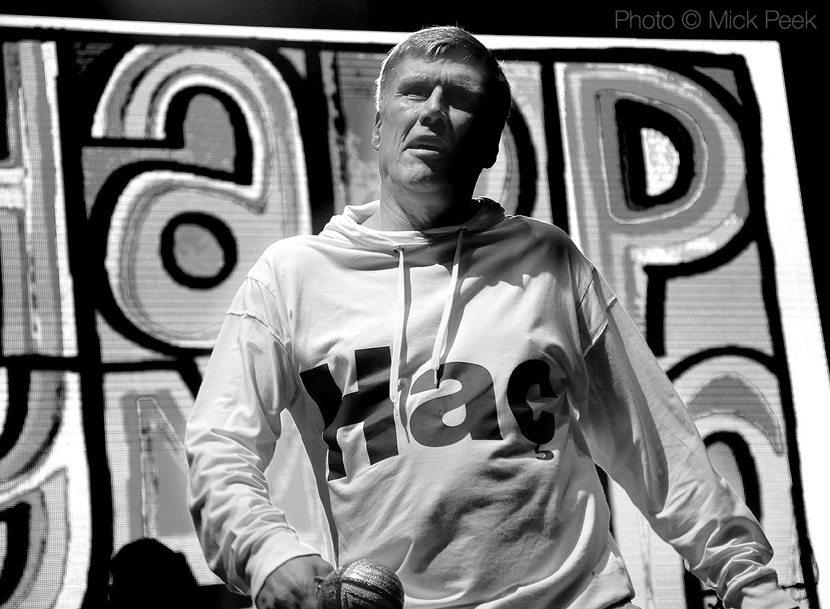 Just another Manic Monday…
Bez at <a href="/ShiiineOn_/">Shiiine On</a> in 2022… he’s back again at this year’s Weekender for the Day Rave 🙂🙃🙂

#HappyMondays #Bez #FactoryRecords #ShiiineOn #ShiiineOnWeekender #HappyMondays
 
📸 <a href="/mickpeek/">Mick Peek</a>