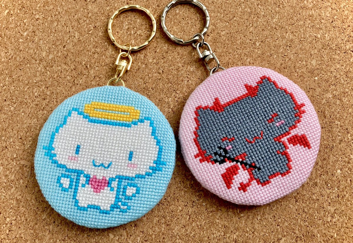 Sala__mal's tweet photo. 天使と悪魔ネコちゃん❤️
アクセサリーに挑戦しました

#クロスステッチ https://t.co/3rjykOE8Vl