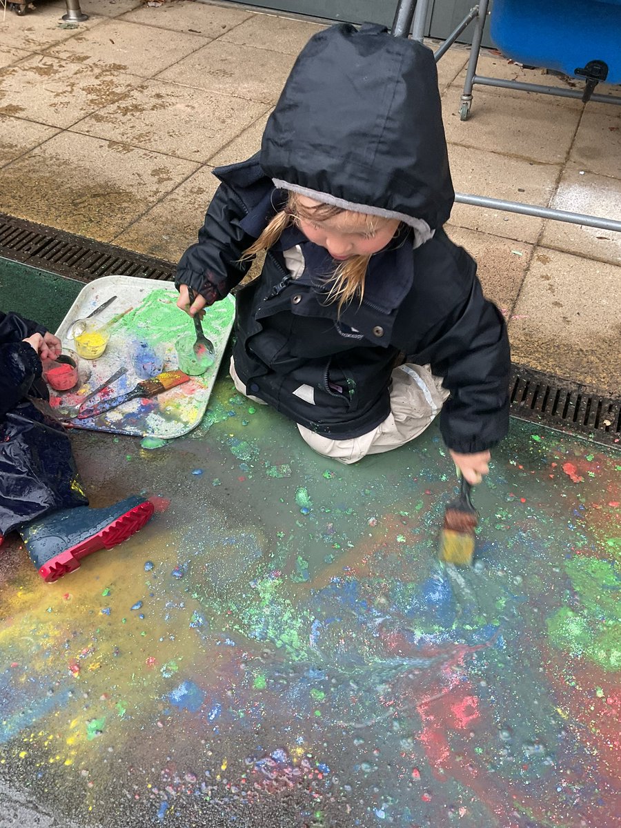 MonktonKG's tweet photo. When life gives you rain, paint rainbows in the puddles 🌈 ☔️ #MonktonKindergerten #MonktonCreativity https://t.co/TIsja8ouBH