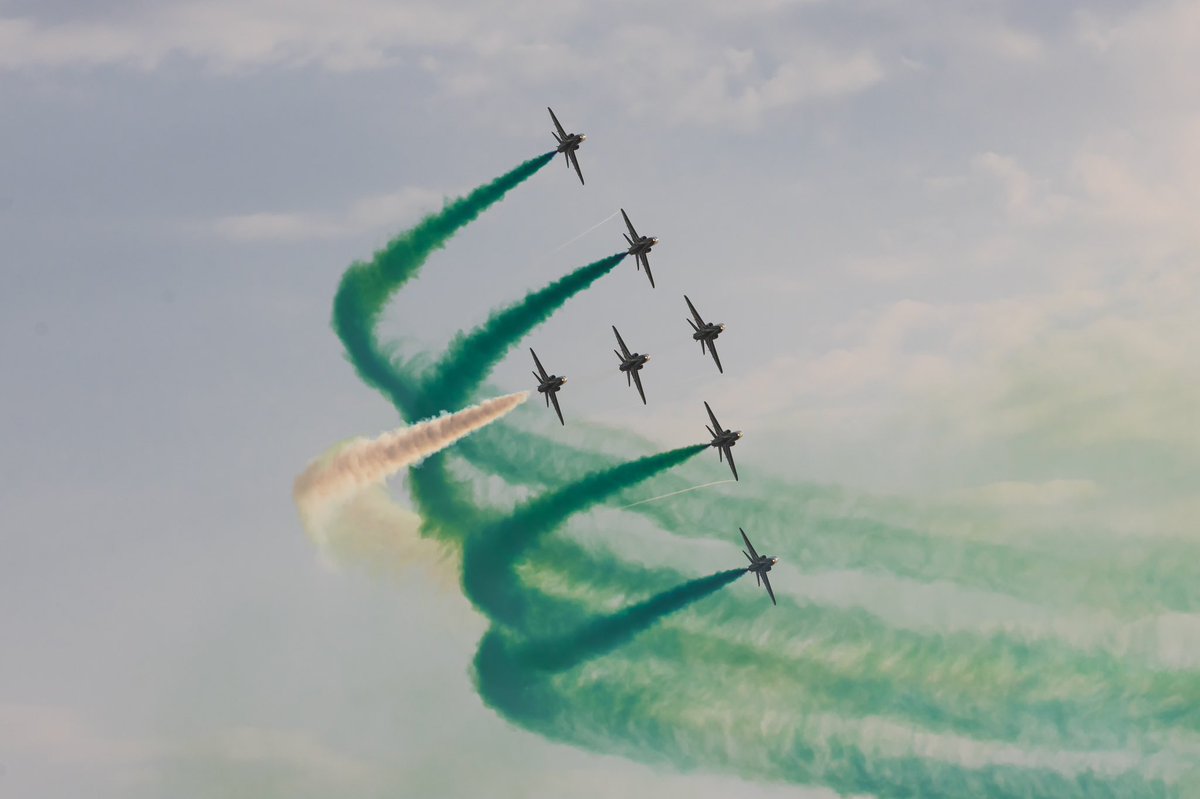 gorgeous4ew's tweet photo. الصقور السعودية تزين سماء المملكة بالعروض الجوية 🇸🇦🤍.

#اليوم_الوطني94 . #نحلم_ونحقق https://t.co/F5Kl48X552