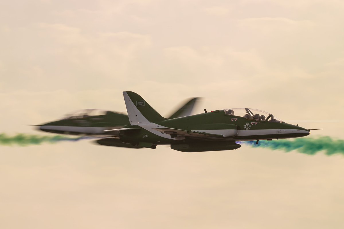 gorgeous4ew's tweet photo. الصقور السعودية تزين سماء المملكة بالعروض الجوية 🇸🇦🤍.

#اليوم_الوطني94 . #نحلم_ونحقق https://t.co/F5Kl48X552
