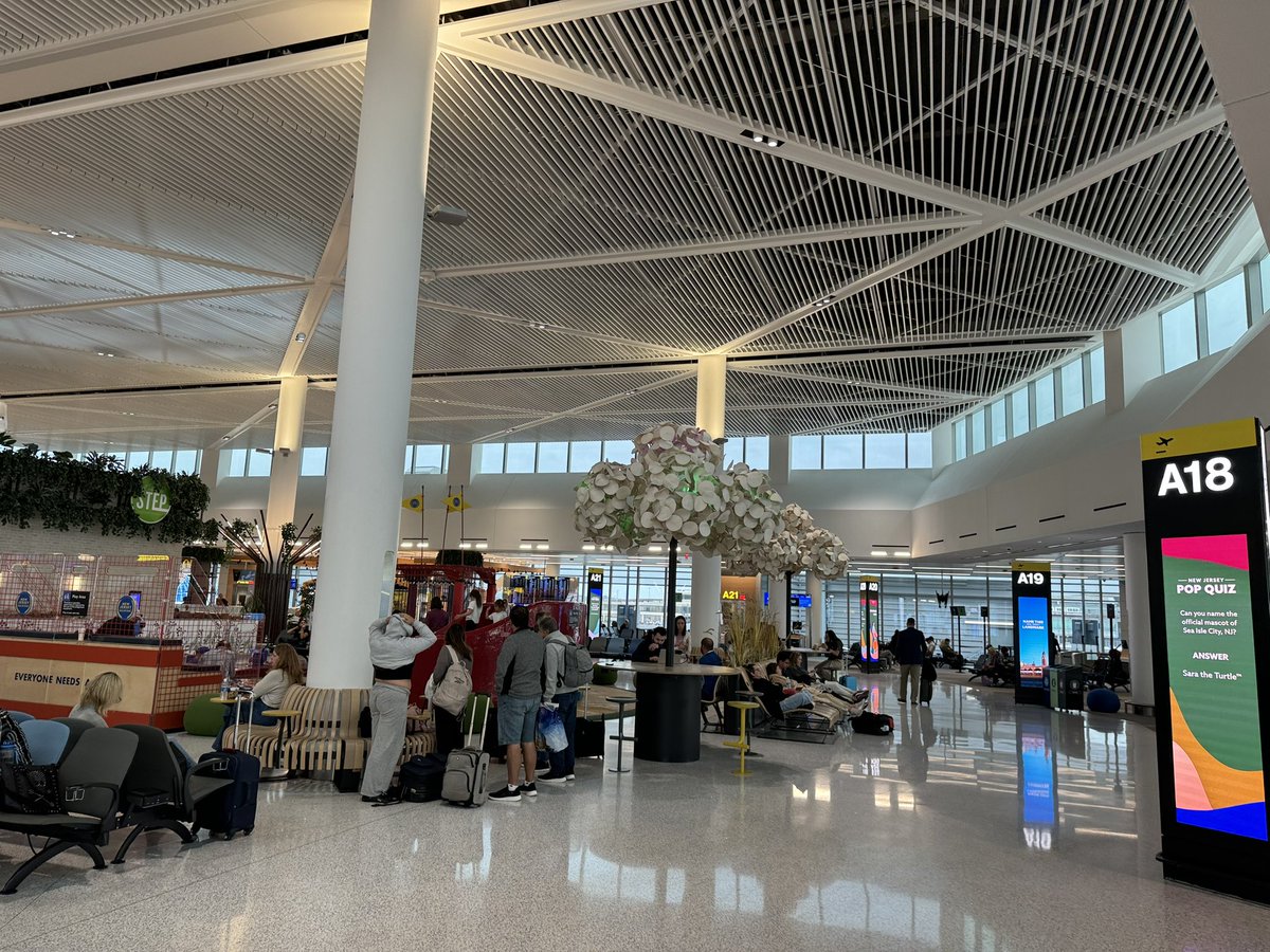 オーランドからの乗り換えでニューヨークに来た、乗り換えなのに日本から遠ざかるのひどい話だ