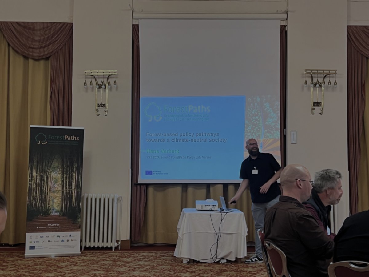 forestpaths_eu's tweet image. ForestPaths' second #PolicyLab has just commenced in Varese, Italy 🇮🇹

The day has begun with an introductory presentation by project coordinator Dr Hans Verkerk from @europeanforest and partner Dr Marc Gramberger from @ProspexInst 🤓

Stay tuned for more through #ForestPathsPL24