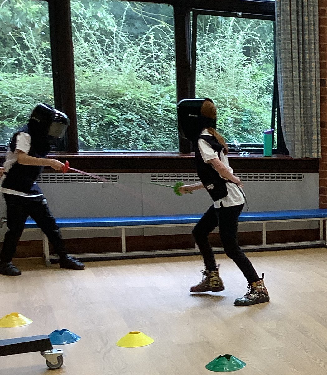 EasingtonPriAc's tweet photo. A super morning learning the wonderful sport of fencing! #EasPE https://t.co/ebLNI5ckC7