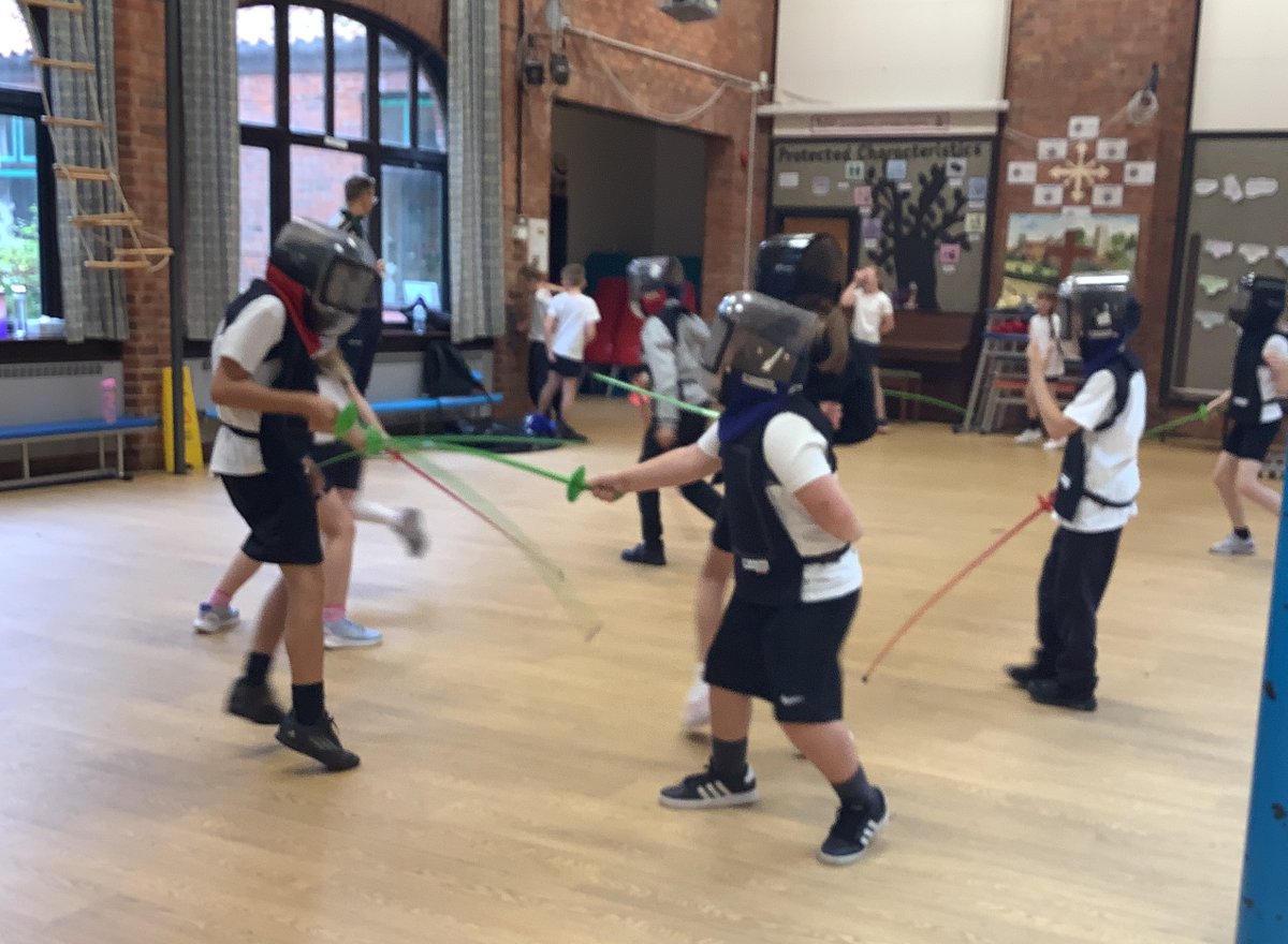 EasingtonPriAc's tweet photo. A super morning learning the wonderful sport of fencing! #EasPE https://t.co/ebLNI5ckC7