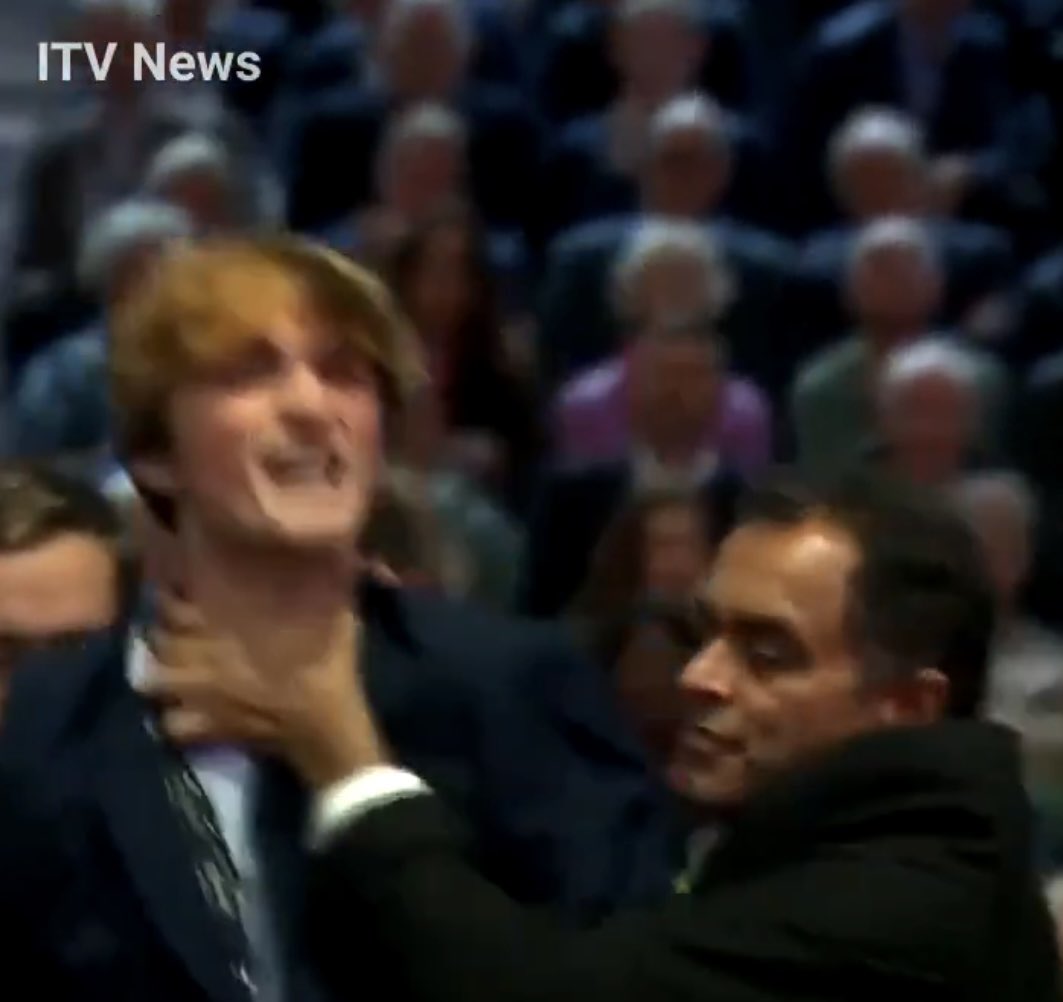 A lone protestor against genocide is grabbed around the throat by security as the 'changed' Labour Party cheers at #LabourConference24. Labour is very dark.