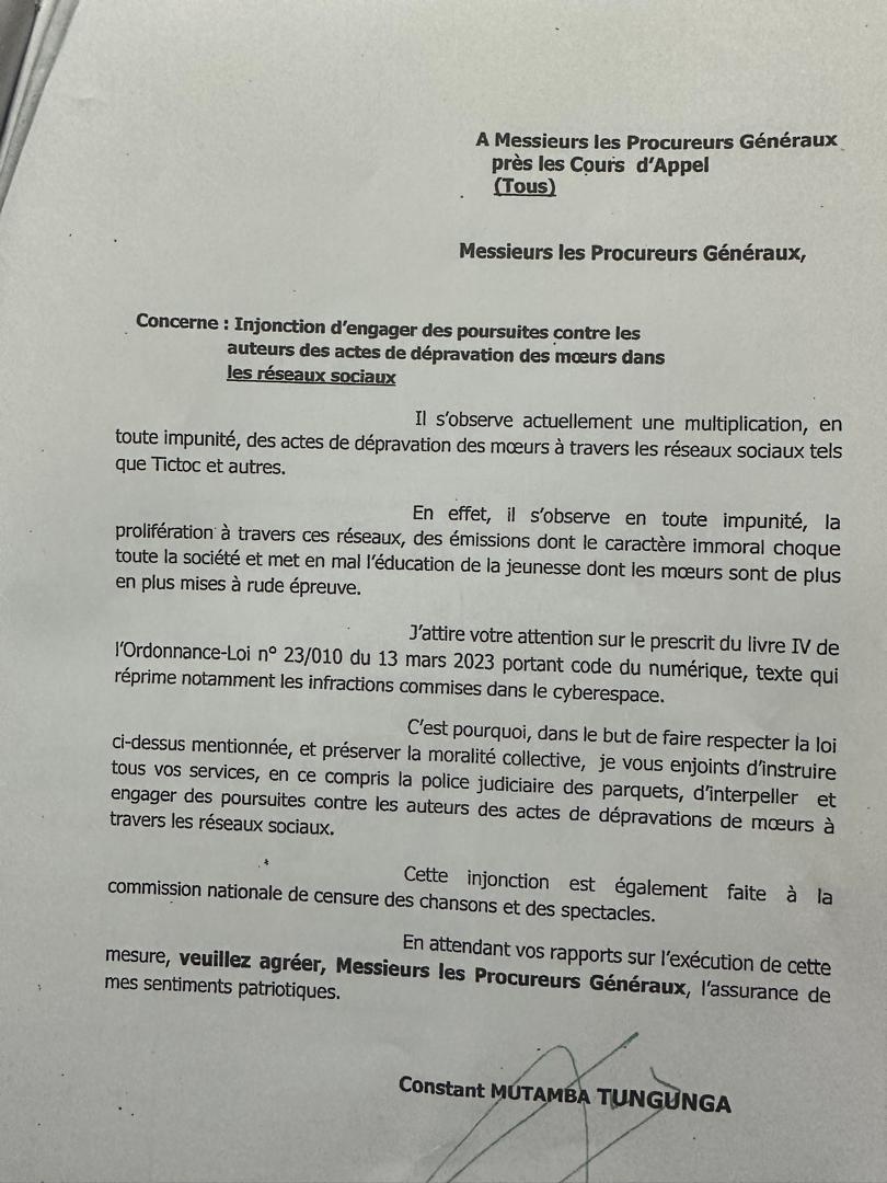 GraceShako1's tweet image. 🔴Le ministre de la Justice @ConstantMutamba ordonne aux procureurs près les Cours d'Appel d'engager des poursuites contre les auteurs d'actes de dépravation des mœurs sur les réseaux sociaux. #Gsk #JusticeRDC #DépravationDesMœurs