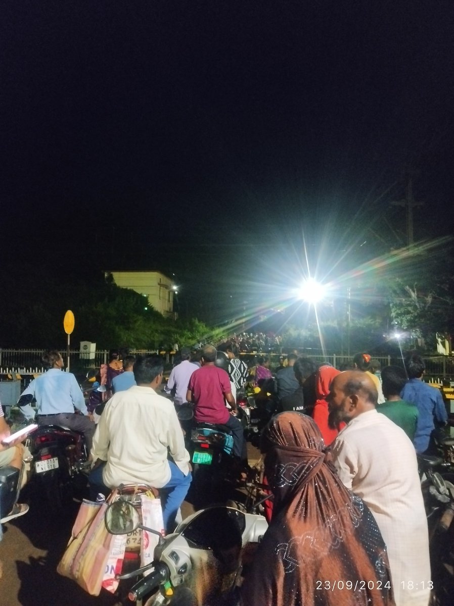 iamsubu30's tweet photo. RAILWAY CROSSING ❎
PAIN IN A** ✅ https://t.co/xXjBUwBefE