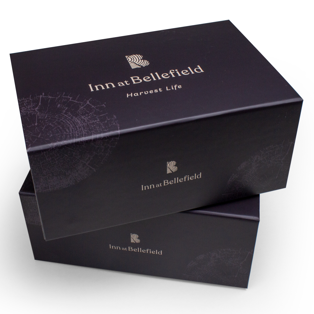 SunpackDotCom's tweet image. Make a great first impression with custom marketing packaging from Sunrise. This hotel welcome kit was digitally printed and has matte lamination. The inside contained a room key and candle for the guest. #hotelmarketing #innatbellefield #marketing #welcomekit #luxurypackaging