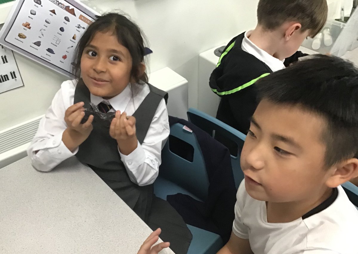 MRPAyear3a's tweet photo. Moon rocks! #MRPALearning #MRPAScience https://t.co/EVMMv4XZQo