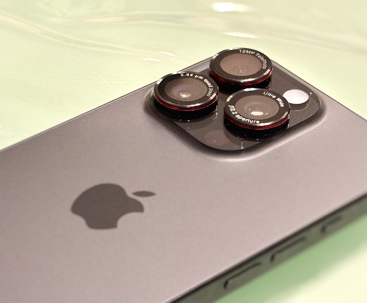 いらっしゃ〜い、iPhone  16 Pro🤗

Spigenのレンズプロテクターを付けたら、カッチョ良くなりましたッ👍
