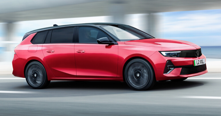 SteveFowler's tweet photo. Crazy car market right now. A £45k all-electric Vauxhall Astra Sports Tourer in top Ultimate trim for £169 per month, £2,300 down over 2 years and 5k miles. Up that to 8k miles and it's still only £189 per month. Just wow @Leasingdotcom 
https://t.co/UyY5NlMdus https://t.co/6vqWjf6dAO