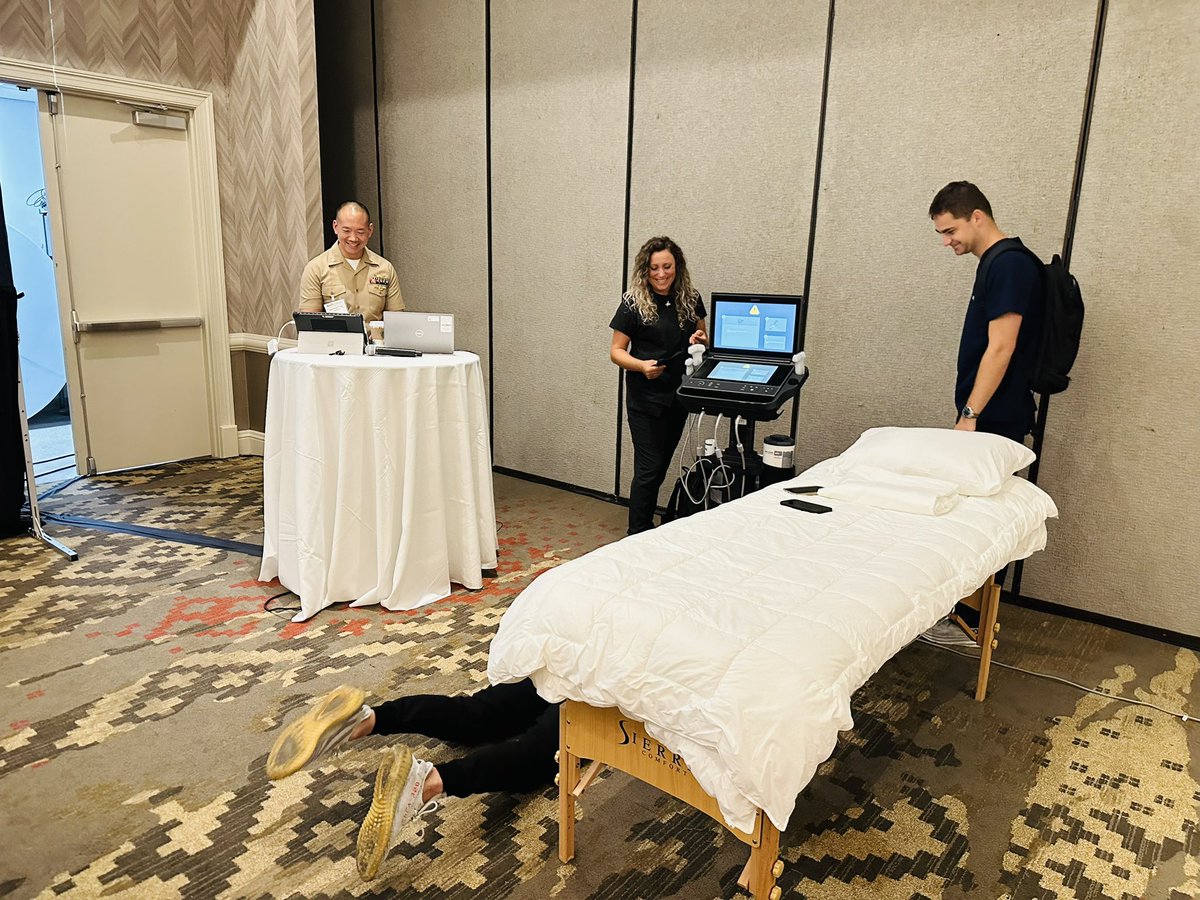 williamkellymd's tweet photo. Last minute connections as point of care ultrasound training is about to start! #TriserviceACP https://t.co/aOWDjE7xAz