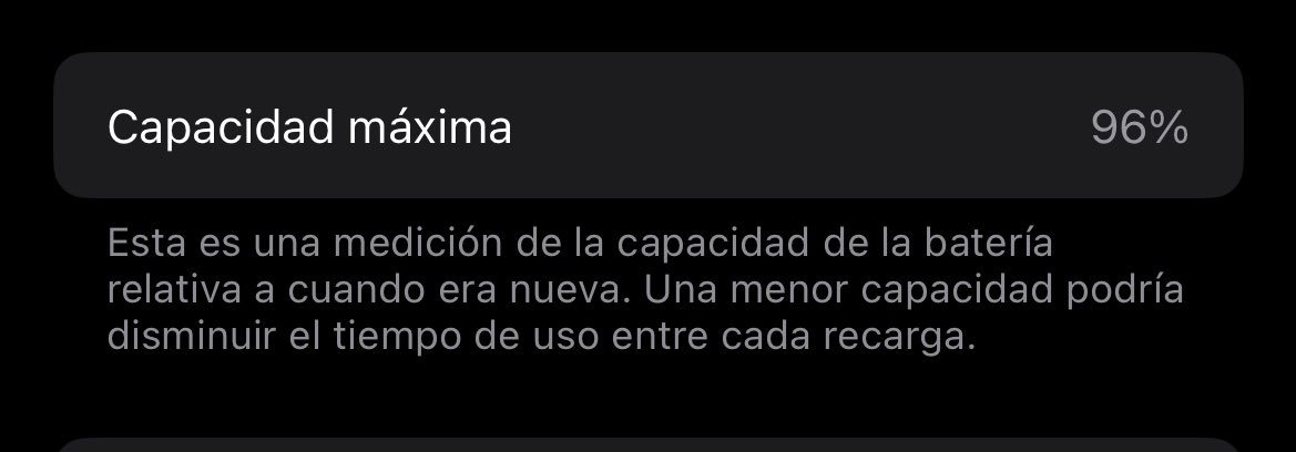 Dannunk's tweet photo. Bro apenas llevo un mes con este iphone y ya tiene la capacidad máxima de la batería en 96% 💀 https://t.co/WCPkGJiWvh