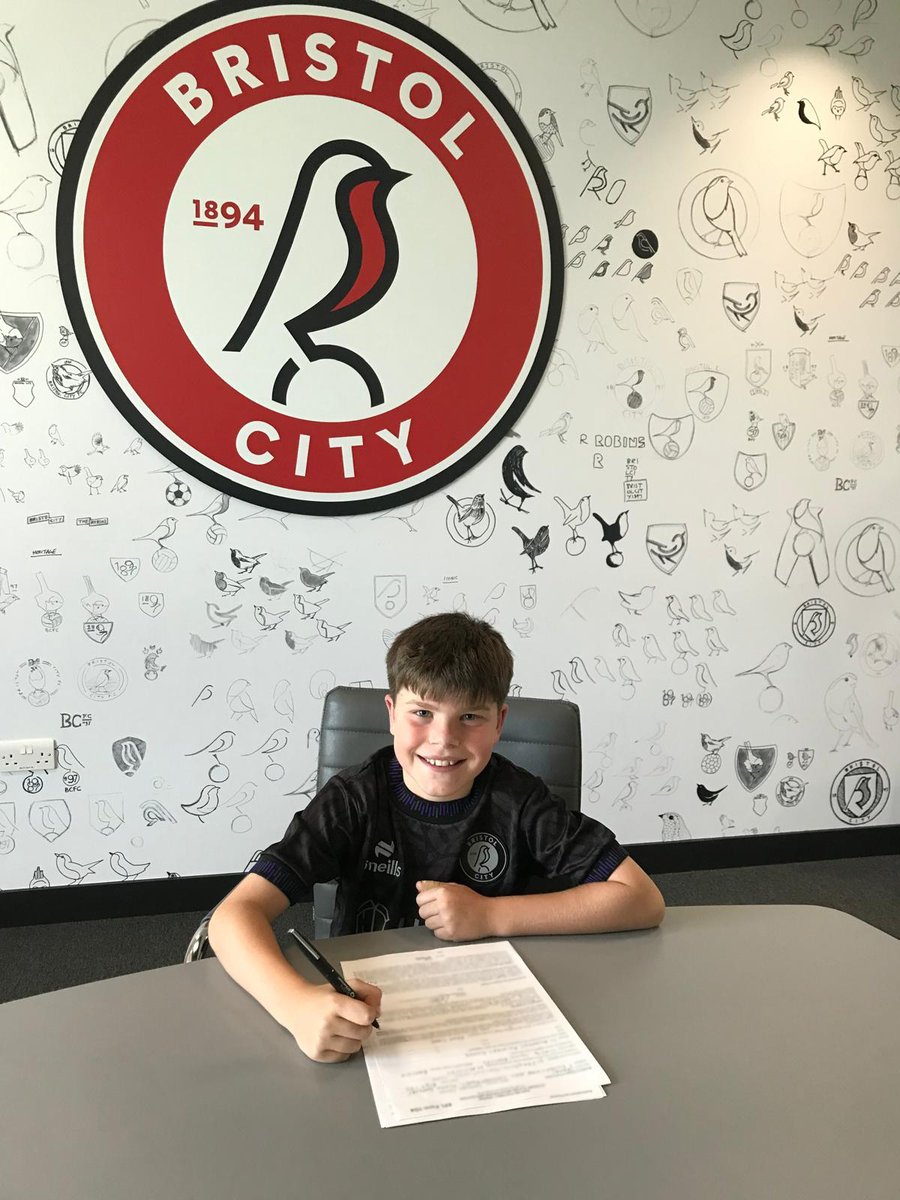 BristolCityAcad's tweet photo. Welcome to Samuel, another exciting young player to join our Academy! 🙌 https://t.co/30xEPr2mif