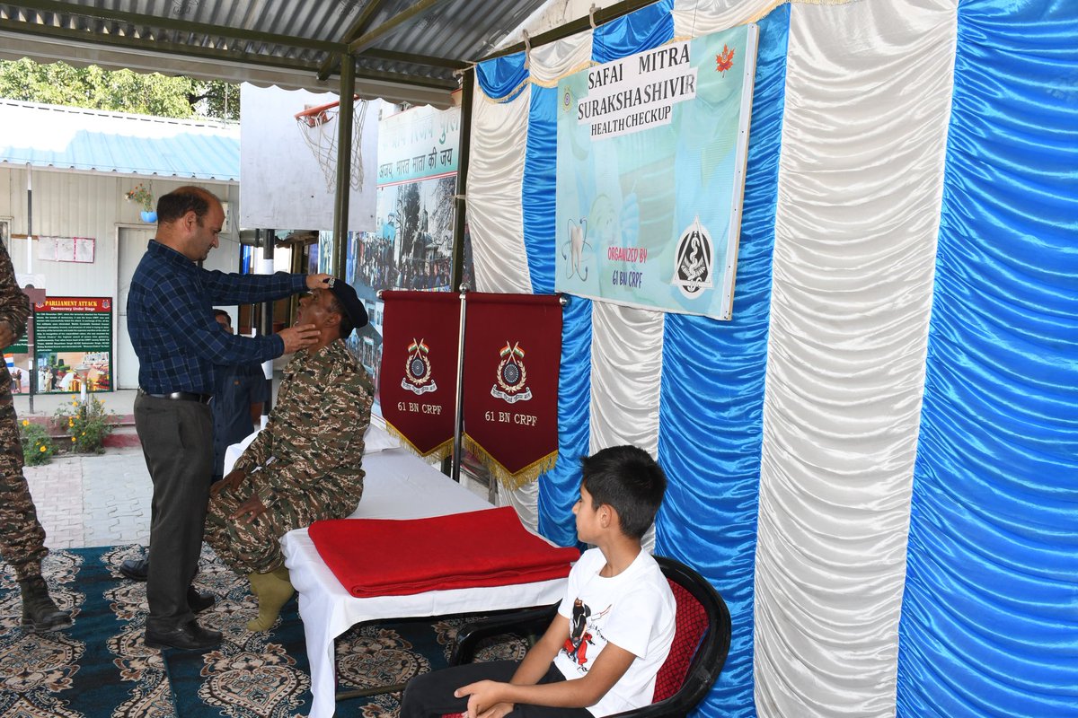 61Bncrpf's tweet photo. #SHS2024
#PreventiveHealthCheckups has been organized on 23/09/2024 at Unit HQr 61 BN CRPF, under #SafaiMitraSurakshaShivir campaign. Health check up of 21 SK(E) has been completed during this campaign.
@crpf_srinagar
@crpfindia
@HMOIndia
@PIBHomeAffairs
@PMOIndia https://t.co/X31y3jOyGY