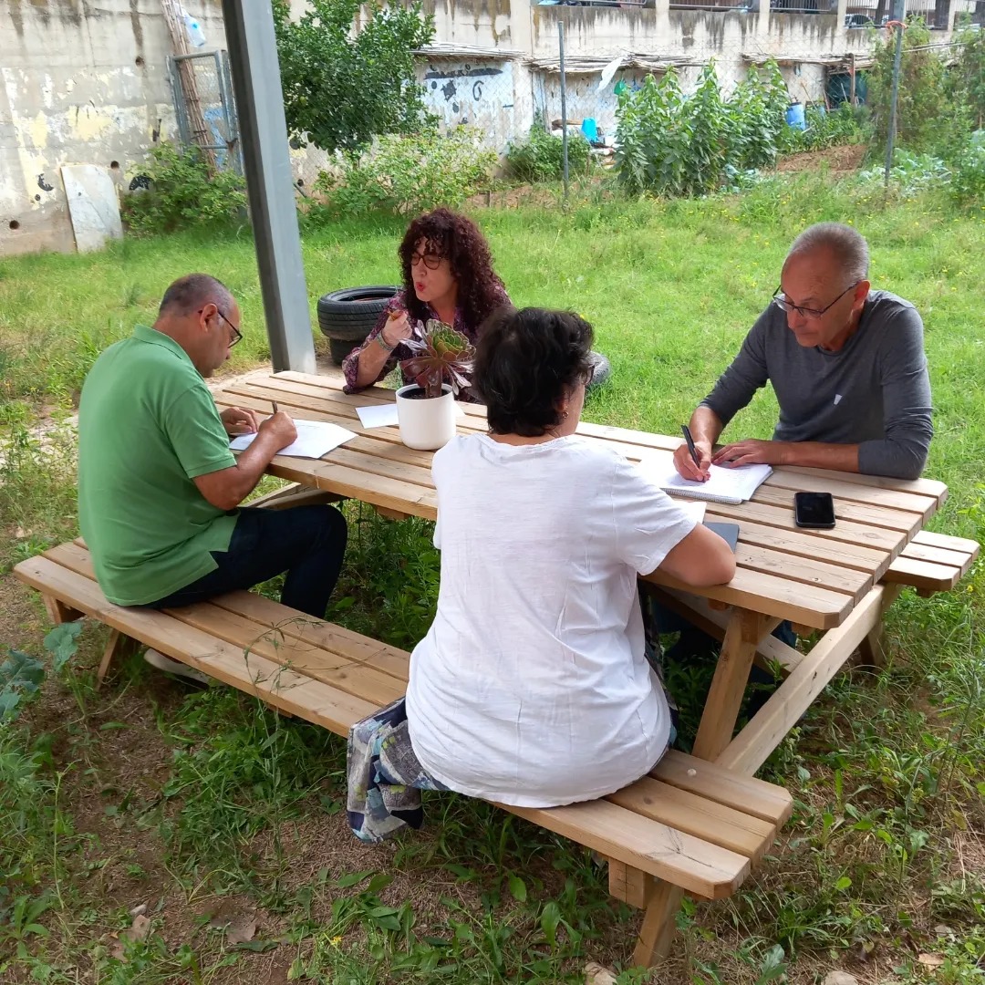 CfaOlesa's tweet photo. Getting to know each other using a 'Speed Dating' session in English 3. Working outdoors is always a great choice! #english3 #engagingactivities #english3 #formacióalllargdelavida https://t.co/icA20FSHv1