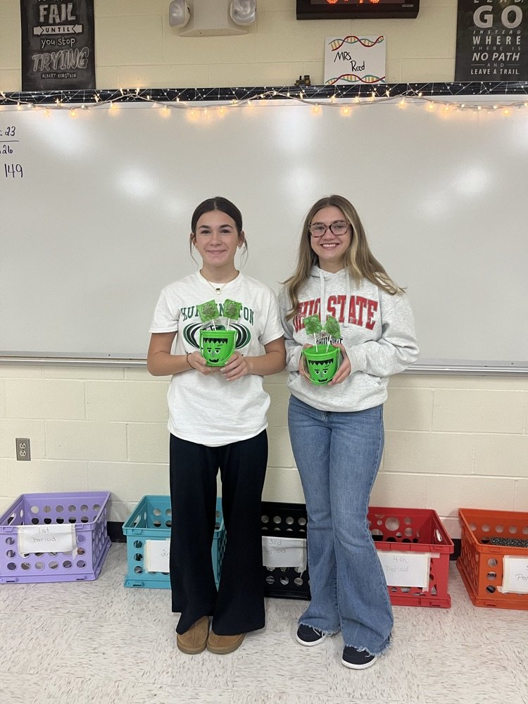 8th grade Solar Oven winners:
Braelynn Fultz and Ella Flannery(Mosy Original)
Hayden Davis and Lana Leasure(Most Successful)