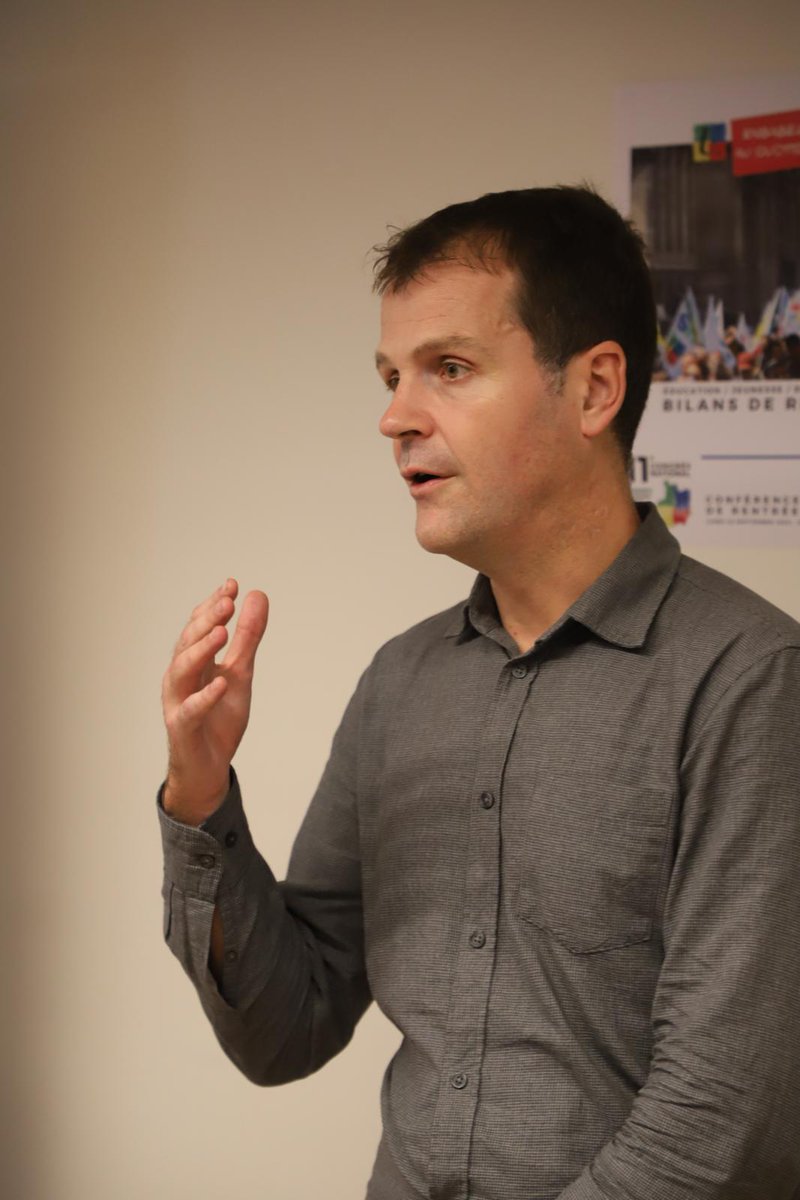 Conférence de presse de la FSU
Benoît Teste (secrétaire général de la FSU) : Le bilan de cette rentrée est accablant, l’Ecole s’enfonce dans la crise ; crise du sens des métiers et crise du recrutement. Il manque des postes partout. Le budget des services publics doit être abondé