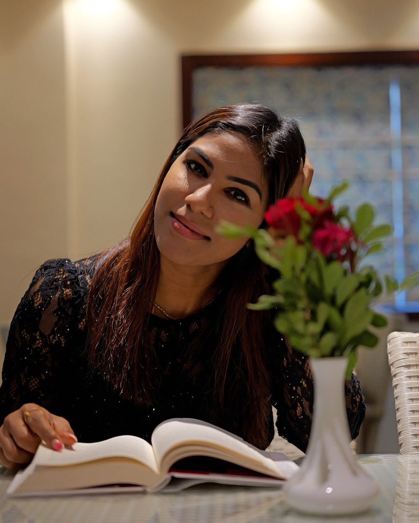 IamBhavaniDevi's tweet photo. Moments of calm and reflection, with a good book and warm surroundings. 📖✨
#ChasingDreams #MomentsOfCalm #FencingLife #FocusAndBalance https://t.co/JqQJcP7UpC