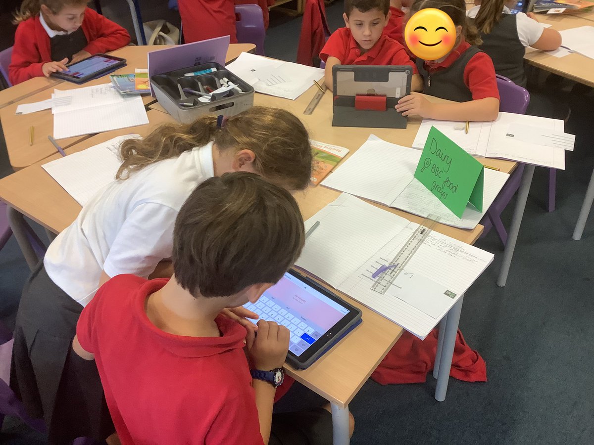 3YorkeMead's tweet photo. Laurel are busy researching food groups in their science learning. We are discovering why each food group is important and sharing our ideas to the classπ₯π§ #YorkeScience @YorkeMead https://t.co/tYFXUqPi0J