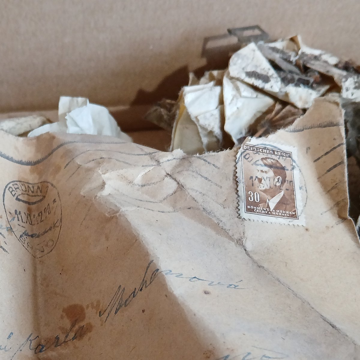 Nečekaný nález v Mahenových kamnech v #Brno s nečekaným obsahem 👉 brnensky.denik.cz/zpravy_region/…